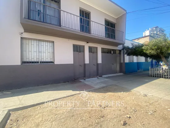 Amplia Casa Ideal Para Uso Comercial