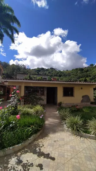 Best House Vende Bonita Casa, Urbanización Los Montes Verdes, Los Teques. 