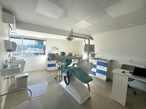 Derecho De Llaves Moderna Clínica Dental- Patente Y Res.sani