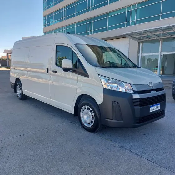 Toyota Hiace 2.8 Tdi Furgón 6at L2h2 3a 5p