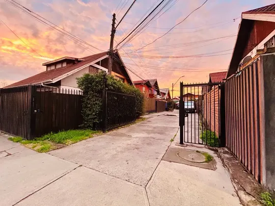 Venta De Casa En Pasaje Cerrado En Maipu