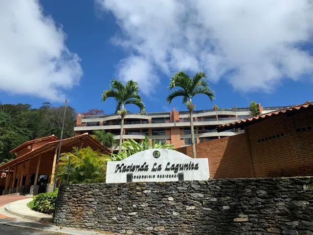 Venta / Apartamento / Hacienda La Lagunita/ 4h / 4b / 2p