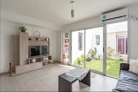 Duplex En Venta 3 Dormitorios Con Cochera Y Patio! Fisherton