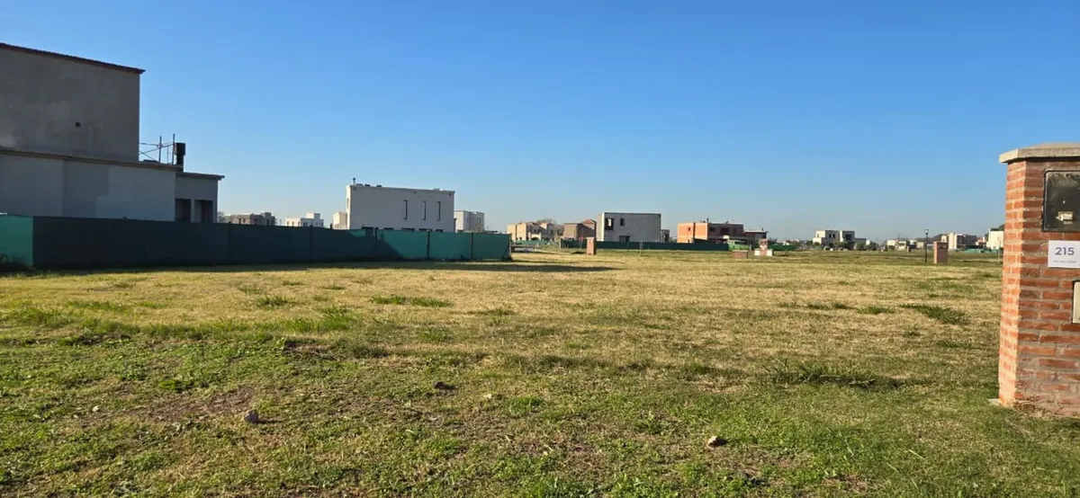 Lote En Venta En Barrio Village Joven Bella Vista