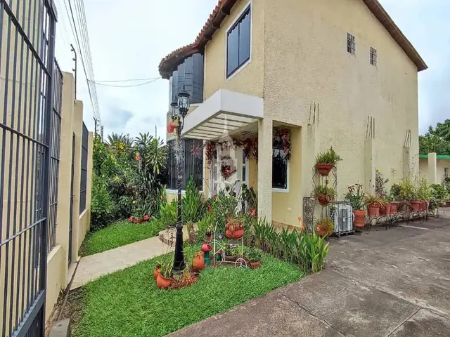 Casa Townhouse En La Urbanización Villa Icabaru, Circuito Semi Cerrado