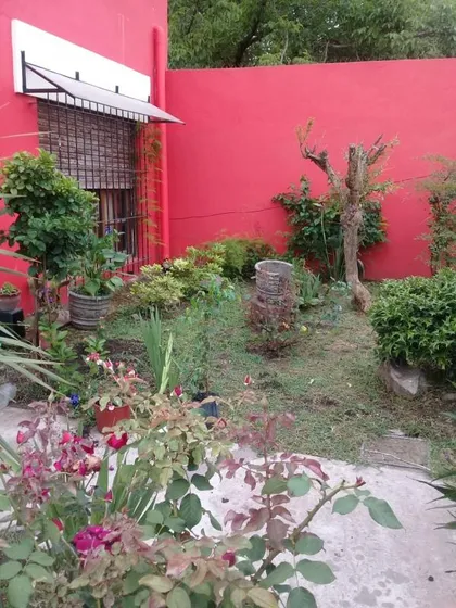 Casa En Venta - 2 Dormitorios 1 Baño - Cochera - 350mts2 - Merlo