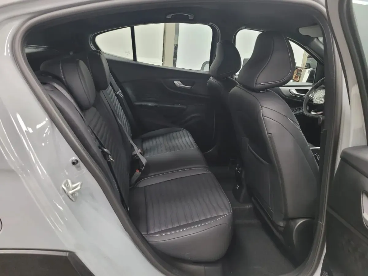 Fiat FASTBACK 1.3 T270 At6564905446045143048