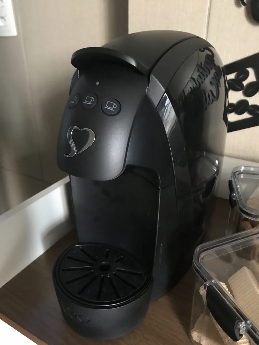 Cafeteira Espresso Luna Preta – TRES 3 Corações