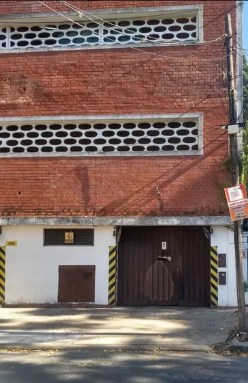 Cochera  Techada En Vicente López, A Una Cuadra De La Estación Florida Del Tren Mitre. Titular, Documentación Al Dia Y Listo Para Escriturar. Permuta Por Auto , Camioneta O Lancha. 
