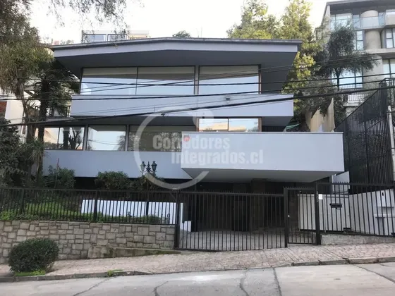 Casa En Venta De 4 Dorm. En Las Condes