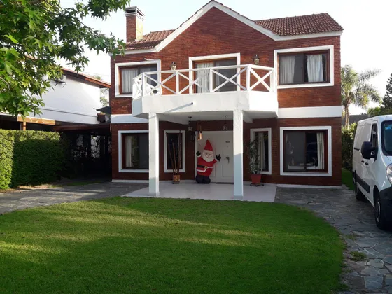 Casa En Venta - 3 Dormitorios 3 Baños - 200mts2 - Countries/b.cerrado (escobar)