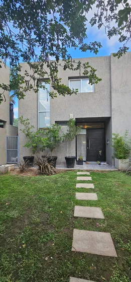 Venta Dúplex De 3 Dormitorios Housing Casa Plaza, Villa Belgrano.