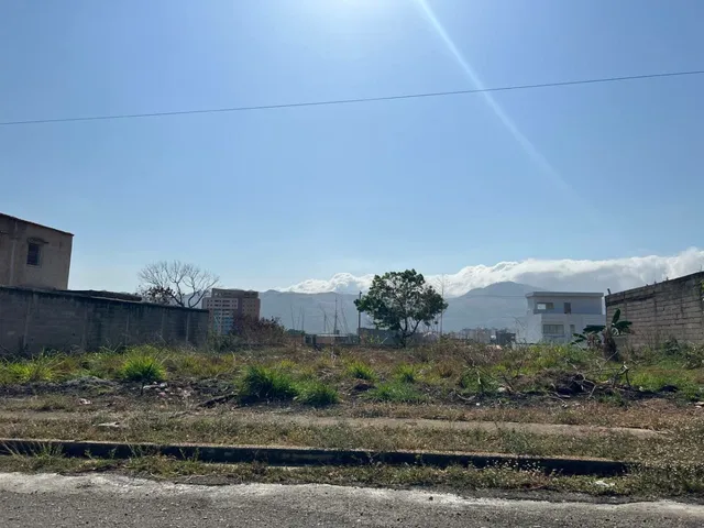 Terreno En Venta De 300m2 En Calle Cerrada Ya Habitada En Jardin Mañongo Naguanagua Aaach 