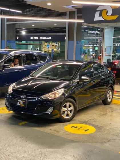 Hyundai Accent 1.6 Premium Mecánica