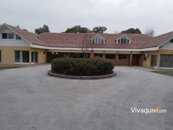 Casa En Arriendo De 13 Dorm. En Colina