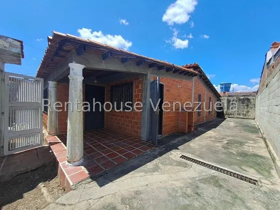 Casa En Venta Urb Los Overos Turmero Lista Para Firmar En Buenas Condiciones Segura Kg:25-7143