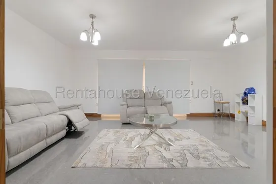 Se Vende Casa En Colinas De Santa Mónica 25-24157 Rl