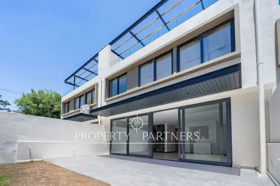 Moderno Townhouse Nuevo En Condominio En Hernando ...