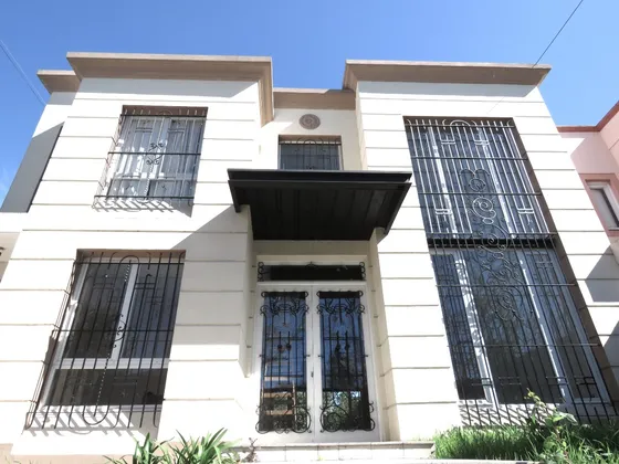 Hermosa Casa Estilo Frances