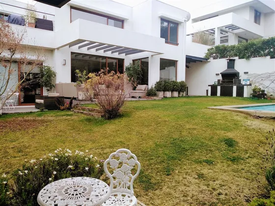 Casa En Venta De 5 Dorm. En Lo Barnechea