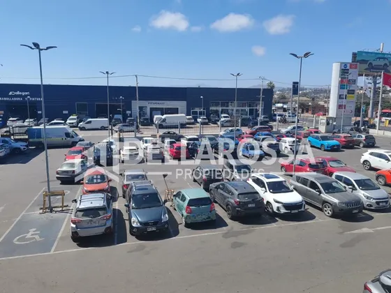 Arriendo Local Comercial / Strip Center