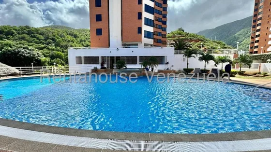 Bello Apartamento En Venta En La Llanada, La Guaira 25-11653 Le
