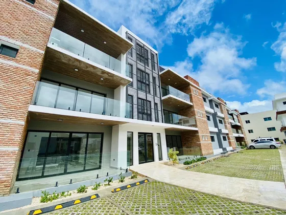 Amplio Apartamento Con 3 Habitaciones Y Ascensor De Venta En Proyecto Con Piscina & Gimnasio En La Urb. Plantation!