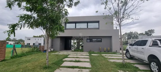 Casa  En Venta En Santa Emilia, Pilar Del Este, Pilar