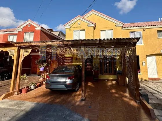 Venta Casa 3 Dormitorios + Terraza Condominio Oficina Lina
