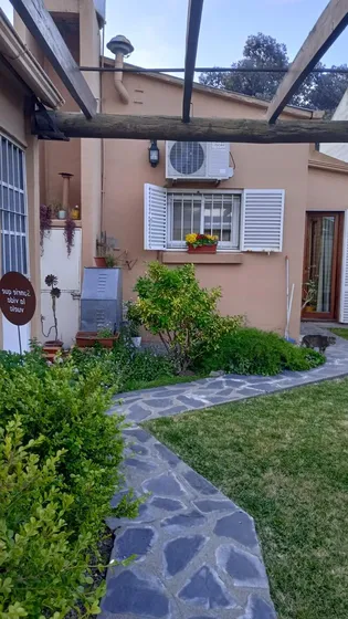 Casa En Venta - 2 Dormitorios 1 Baño - Cochera - 349mts2 - Tandil