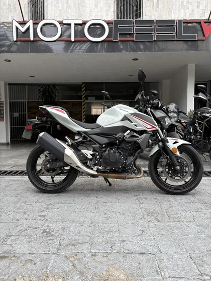 Kawasaki Z400 2022