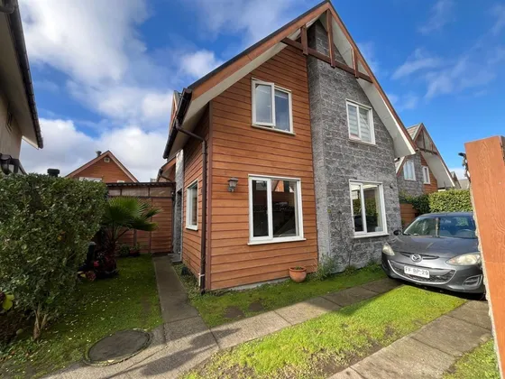Casa En Venta De 4 Dorm. En Concepción