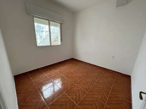 Alquiler - Apartamento Al Frente Con Dos Dormitorios En Parque Batlle - Rosell Y Rius Y Ramón Anador
