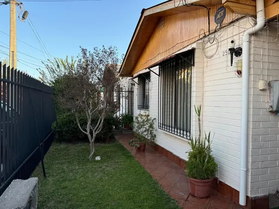 Casa Aislada Al Lado Del Metro Protectora, Villa La Foresta