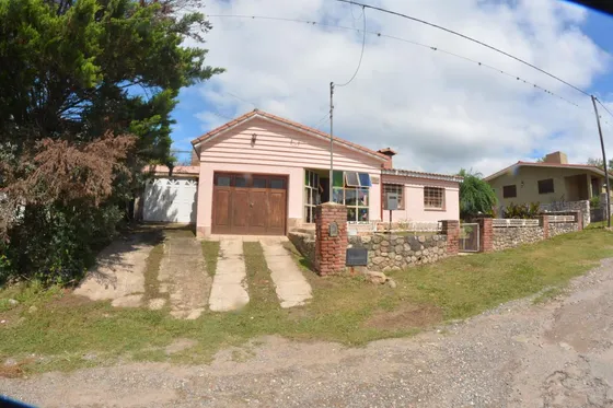 Casa En Venta - 3 Dormitorios 2 Baños - Cochera - 1.089mts2 - Mayu Sumaj, Córdoba