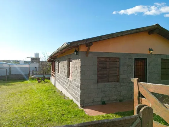 Se Alquila Casa 2 Dormitorios En Villa Giardino