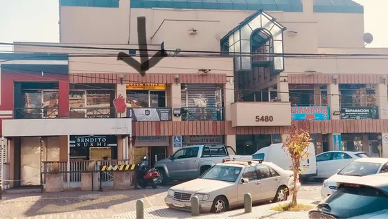Excelente Local Comercial En Av Vitacura