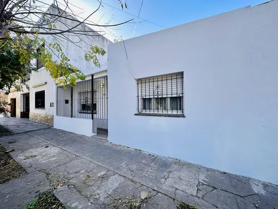 Casa En Venta De 3 Ambientes. Berazategui