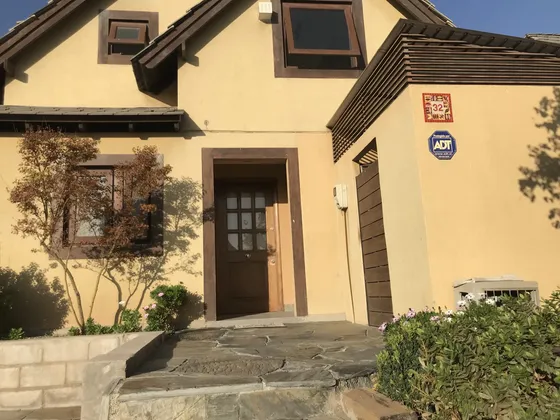Casa En Arriendo En Alto De Macul En Condominio Cerrado