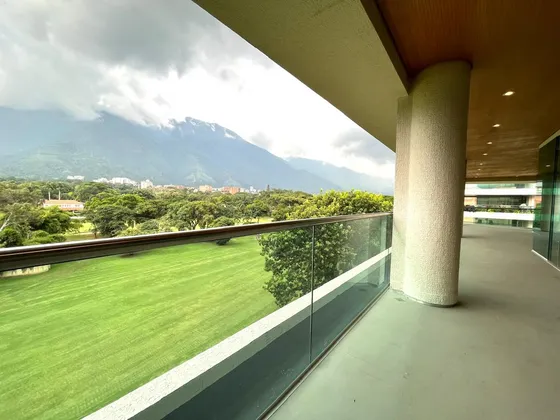 Apartamento A Estrenar En Campo Alegre Con Magnífica Vista 