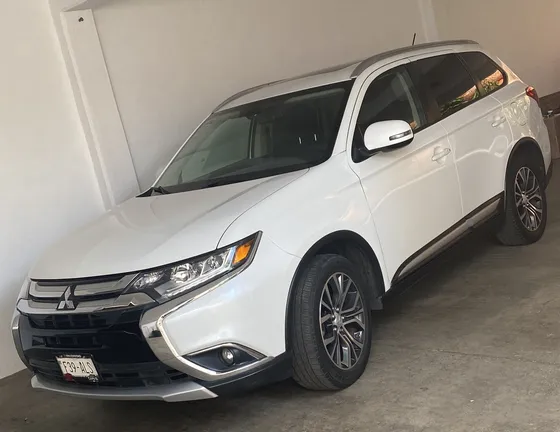 Mitsubishi Outlander 2.4 Se Cvt