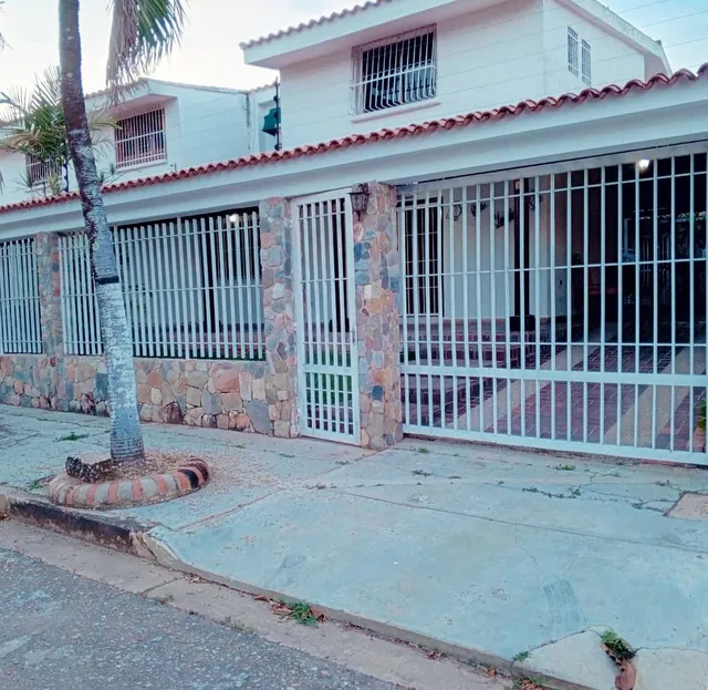 Gl Casa En Urb.el Parral Amoblado