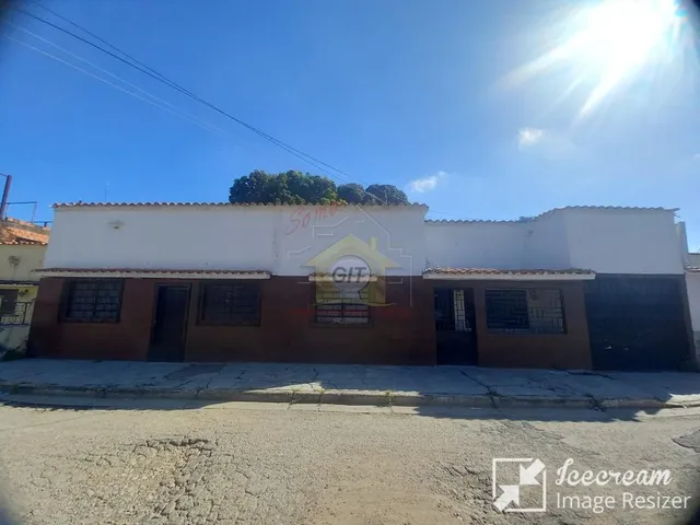 Se Vende Casa En Valencia Sur Sector Los Samanes La Casa Posee 1020 Mts De Terreno 51mts De Largo X 20mts De Ancho Y De Construcción 991mts La Casa Está Dividida En 2 Casa En 1 Gf