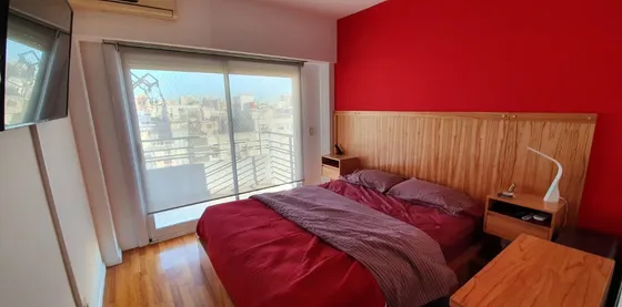 Dueño Alquila Semipiso De Categoría 2 Ambientes Amoblado Con Cochera Cubierta  Y Pileta
