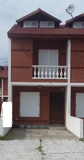 Casa En Venta - 3 Dormitorios 2 Baños - Cochera - 78mts2 - Las Toninas