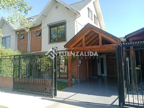 Casa En Venta De 4 Dorm. En La Florida