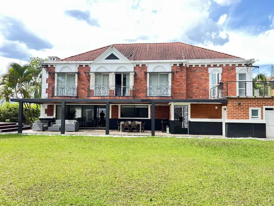 Venta De Casa En Exclusiva Unidad En El Poblado
