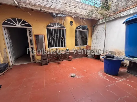 Casa Comercial En Venta Con Amplio Terreno De 199 M2 En El Centro De Barquisimeto,lara Rc