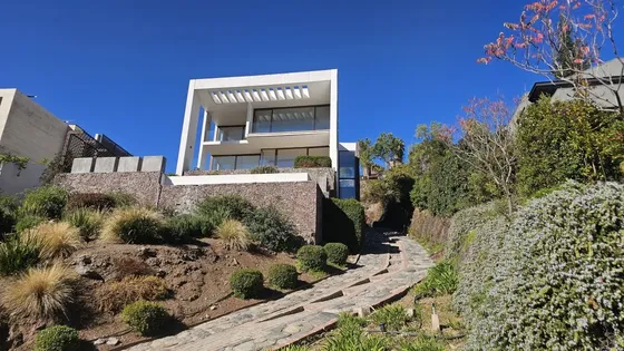 Espectacular Casa / Lomas De La Dehesa