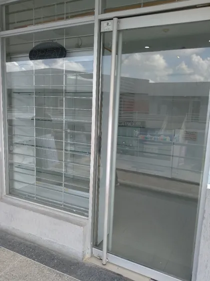 Vera Casa Inmobiliaria Vende Local Comercial En  Los Guayos Paraparal L/firma Mv-2